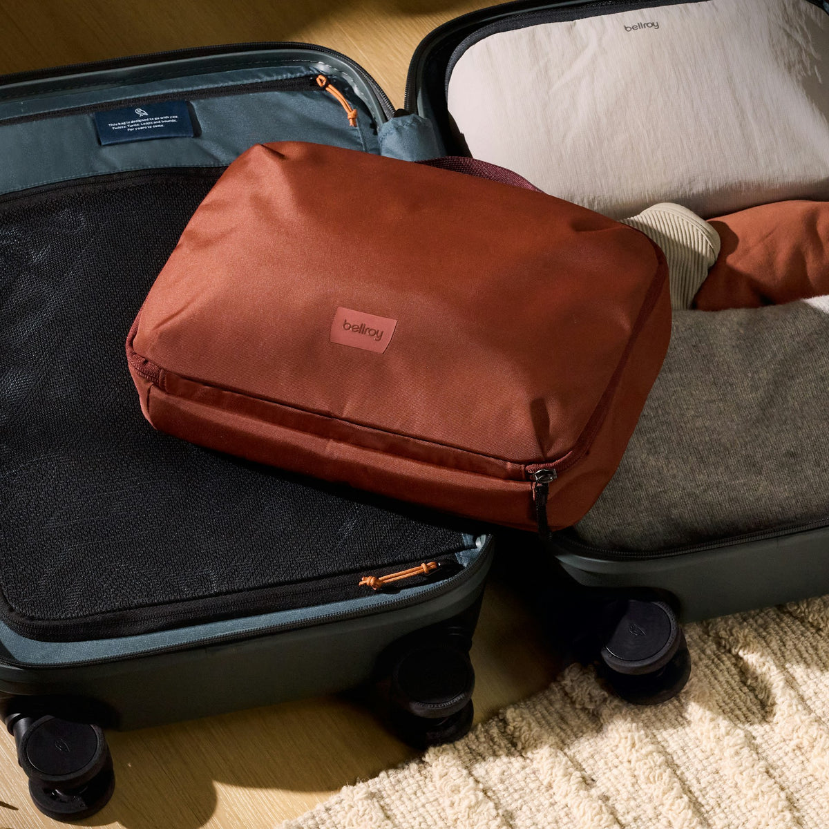 Hanging Toiletry Kit Plus - US 0851