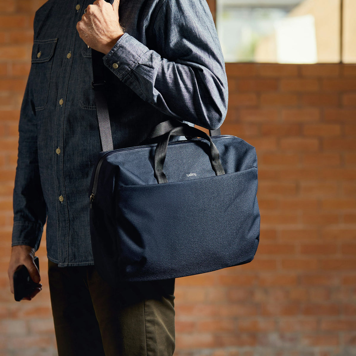 Via Work Bag - US 5564