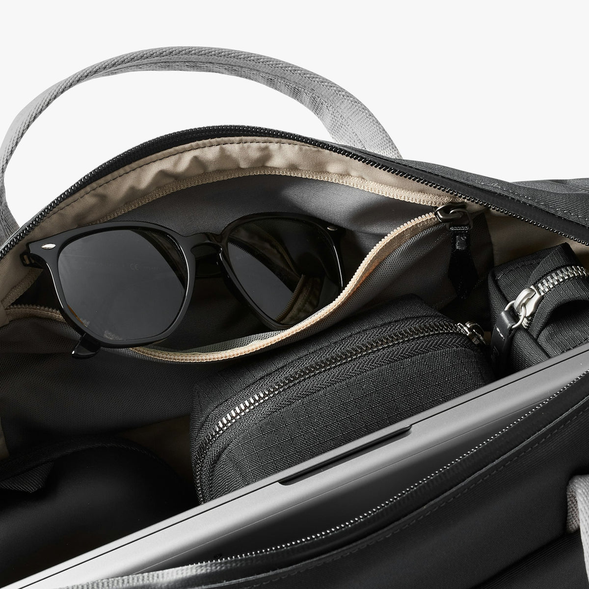 Via Work Bag - US 5564