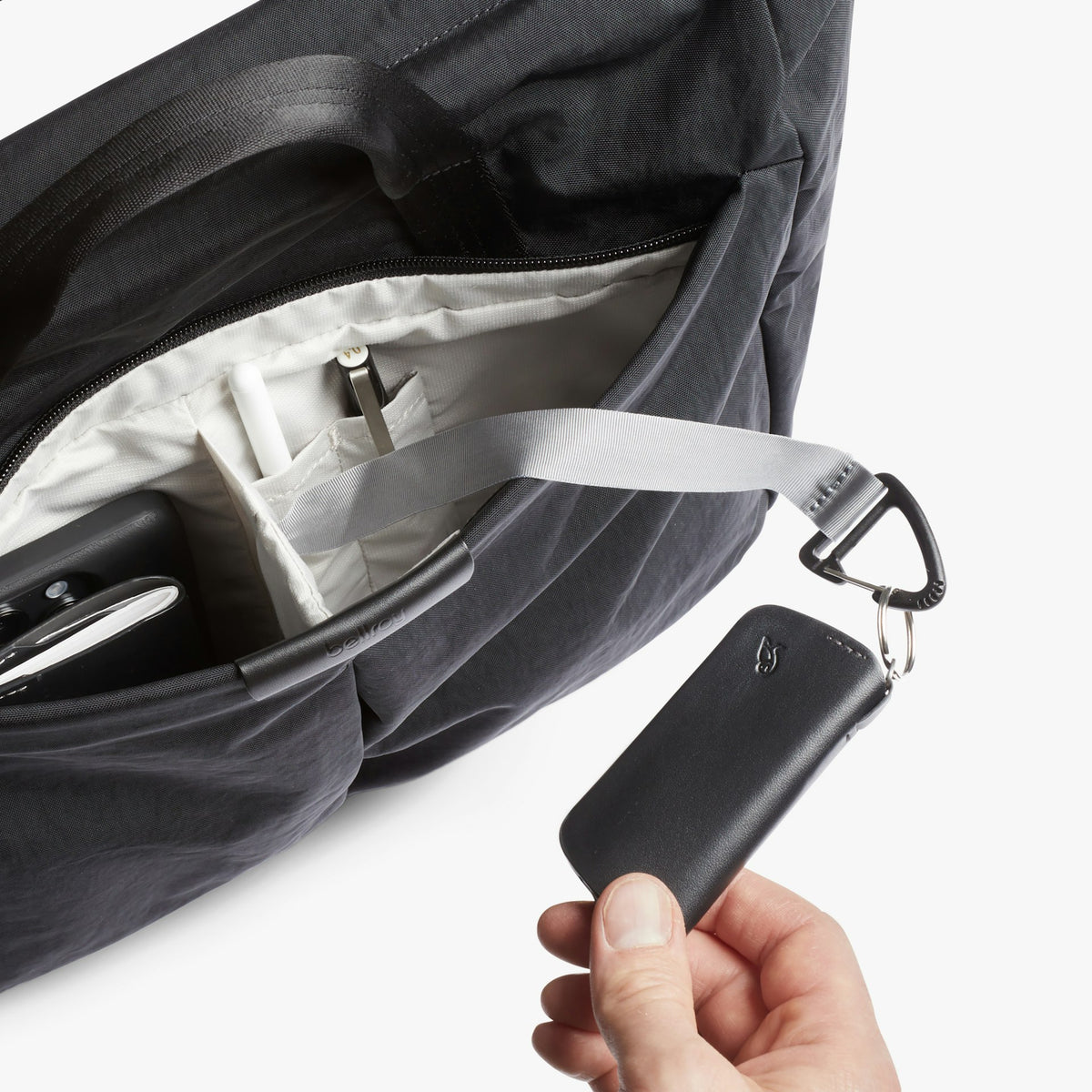 Tokyo Messenger Bag 14" - US 4747