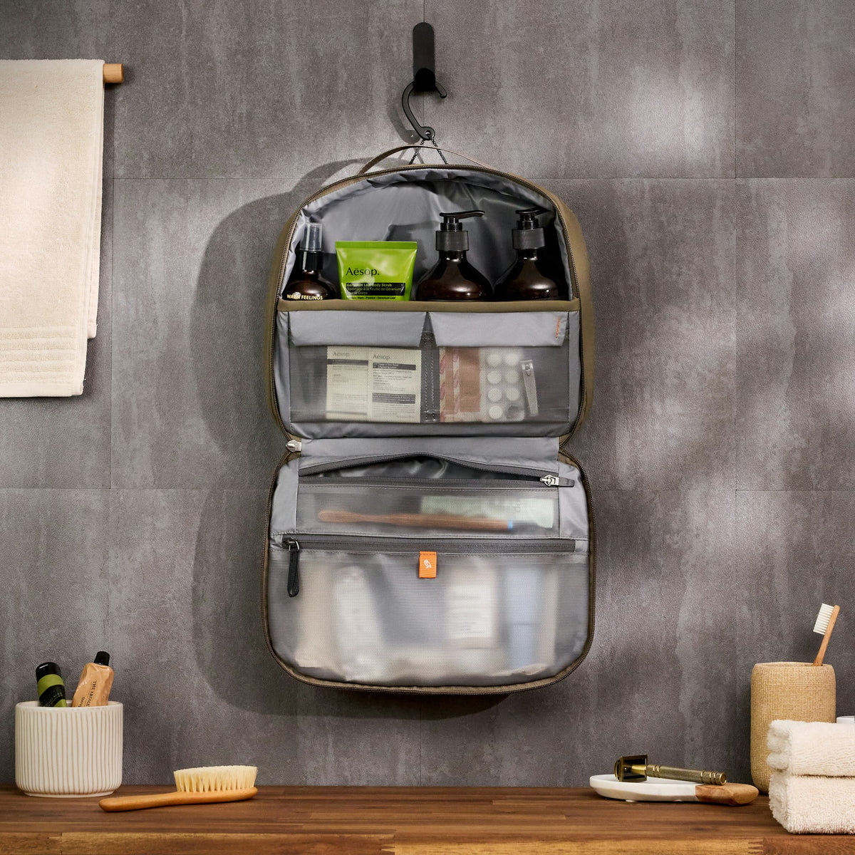 Hanging Toiletry Kit Plus - US 0851